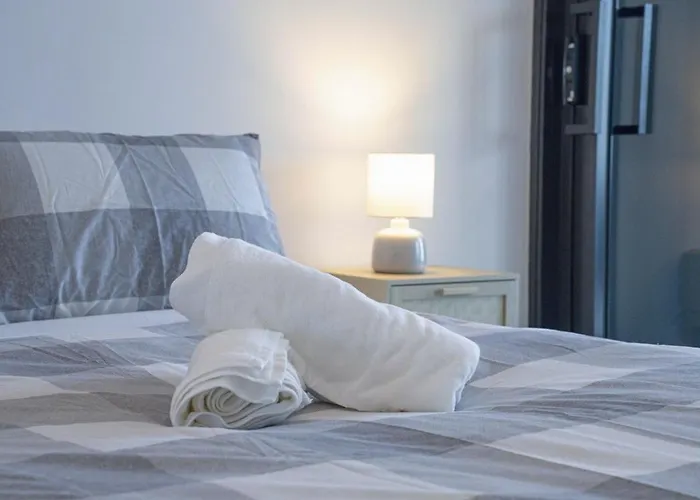 Coast & Sky - Lv 49 Private Beachfront Luxury Suite In Ocean By Meriton Gold Coast