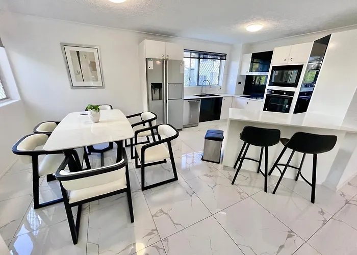 Surfers Paradise Center- Ocean View Vacation Condo-Pool&Pier,Walk To Beach Gold Coast