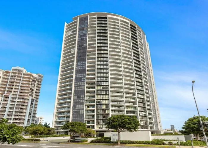 Private Rooftop Spa Penthouse Apartment - Sierra Grand - Coasthm Gold Coast