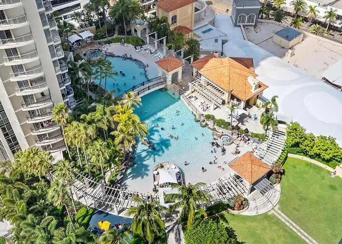 Chevron Renaissance - Spacious 2 Bedroom Haven - Coasthm Gold Coast