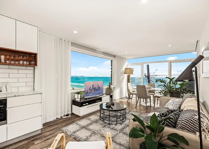 Surf View Kirra - 2 Mins Walk To Kirra Beach Via Steps Gold Coast