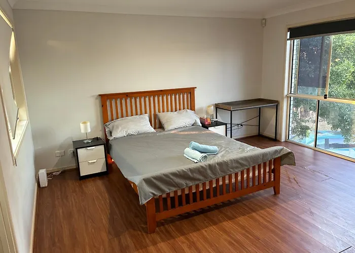 Shared House With Other Guests Near Shopping Center And Theme Parks Gold Coast