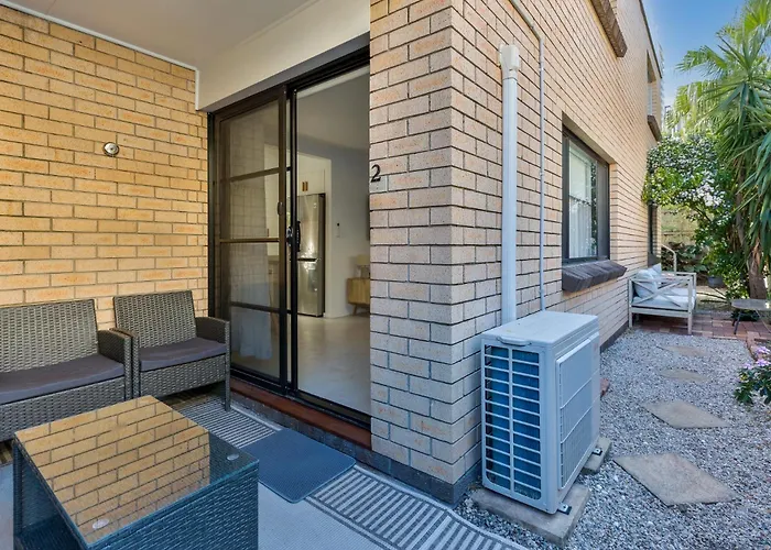 Coastal 2-Bed Apartment With Courtyard Gold Coast