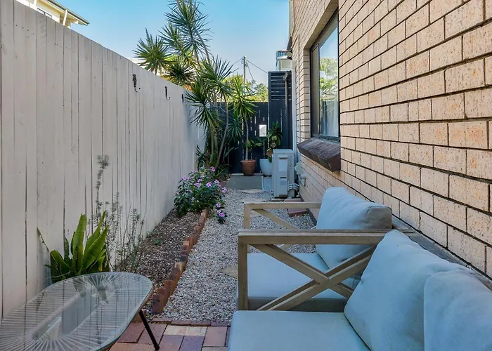 Coastal 2-Bed Apartment With Courtyard Gold Coast