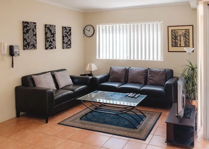 Sanctuary Lake Apartments Gold Coast