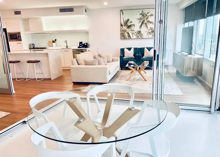 Q Tower Apartment Gold Coast