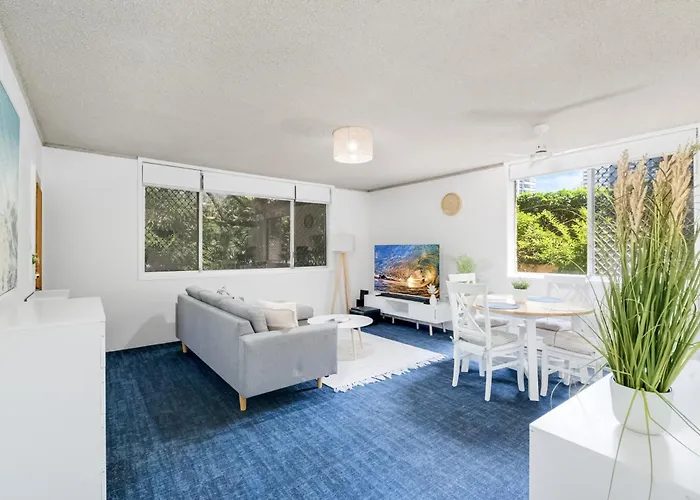 Cosy Ground Floor Unit Moments From The Beach Gold Coast