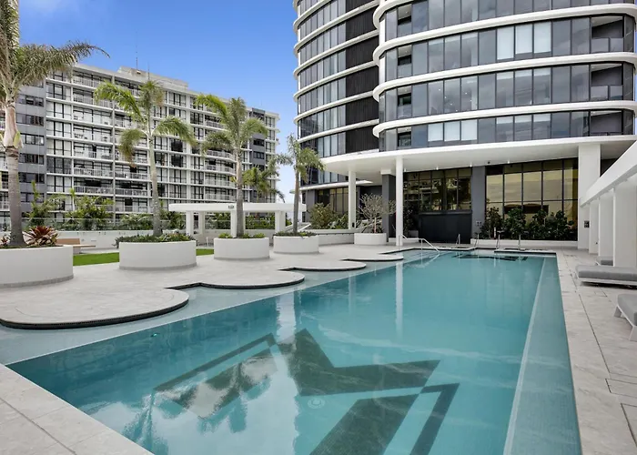 Luxe Oceanfront 1-Bed High Rise With Pool & Gym Apartment Gold Coast