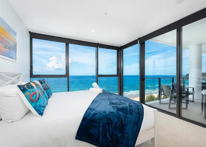 Luxury 3 Bedroom High Floor Ocean View Apartment Gold Coast