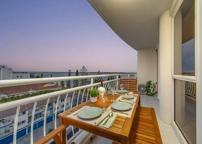 2Br Beachfront Pool Spa Sauna Gold Coast
