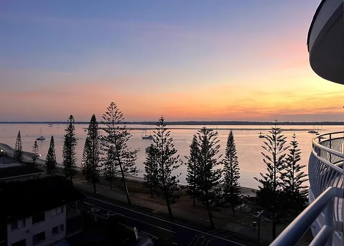 2Br Beachfront Pool Spa Sauna Gold Coast