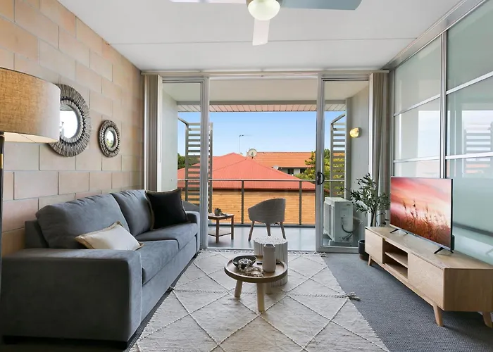 Sleek Apartment With Pool And Rooftop Terrace Gold Coast