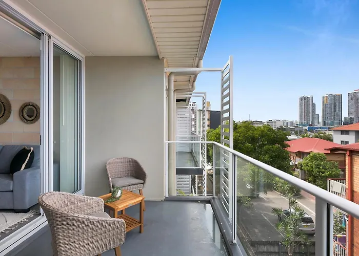 Sleek Apartment With Pool And Rooftop Terrace Gold Coast