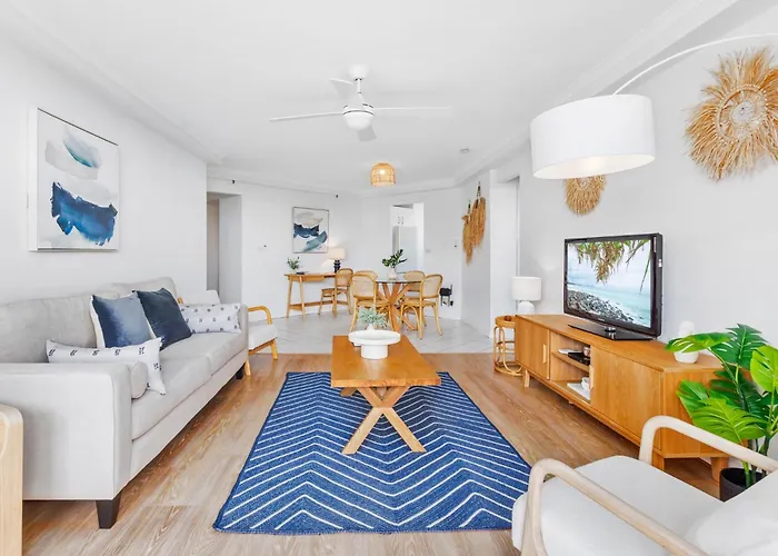Beachfront 2-Bed With Pool, Bbq & Tennis Court Gold Coast