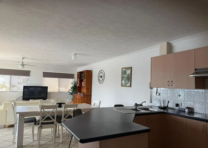 Pelican Cove Waterfront Apartment Gold Coast