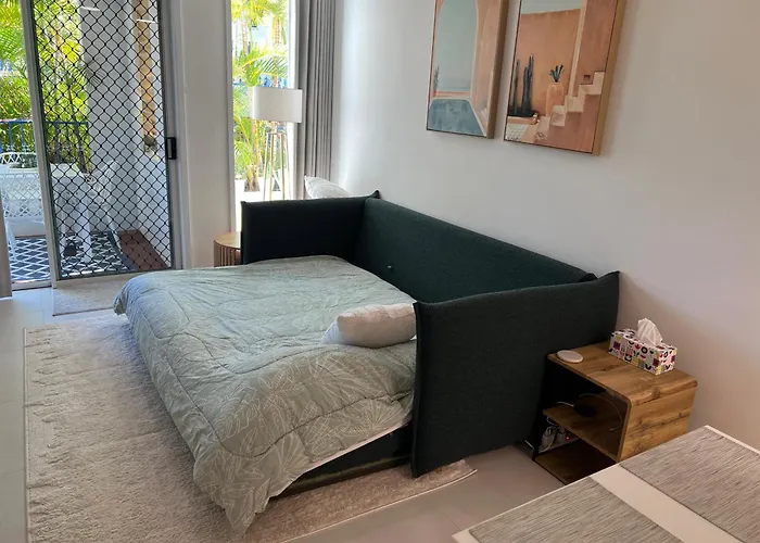 Coastline Escape Renovated Unit - King Bed - Quiet Area - Parking Included Apartment Gold Coast