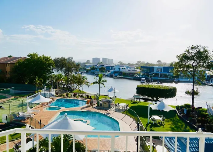 Pelican Cove Waterfront Apartment Gold Coast