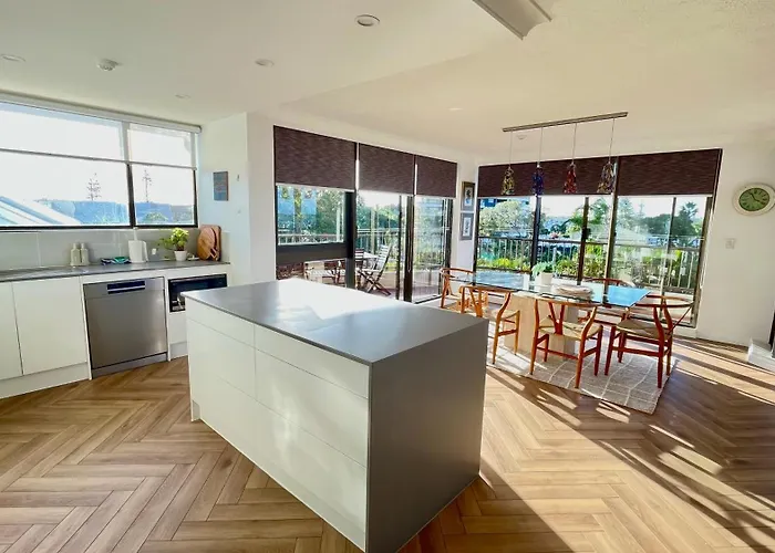 Broadwater Shores Waterfront Apartments Gold Coast
