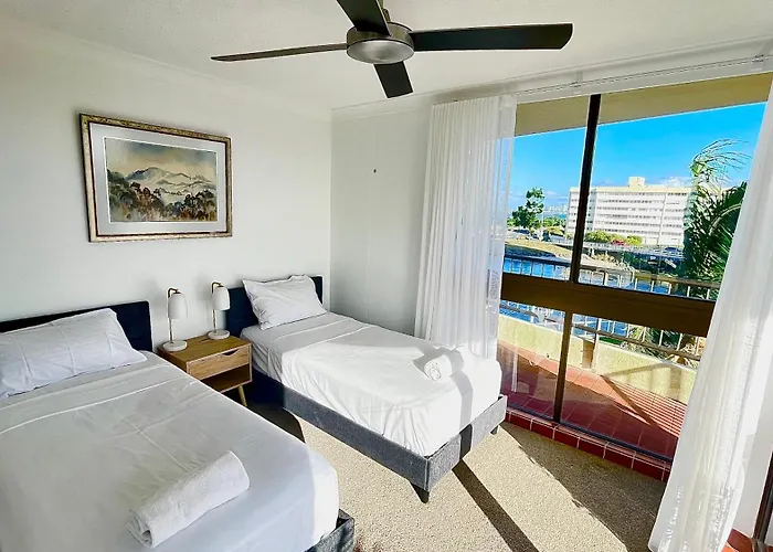 Broadwater Shores Waterfront Apartments Gold Coast