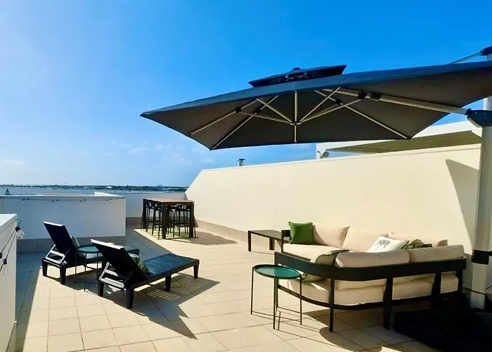 Aqualine Apartments On The Broadwater Gold Coast