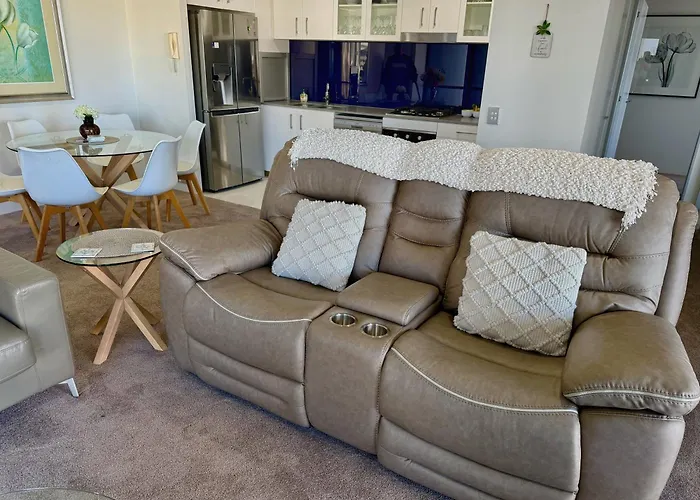 Gorgeous Apartment Spa Bath & Ocean Views Gold Coast