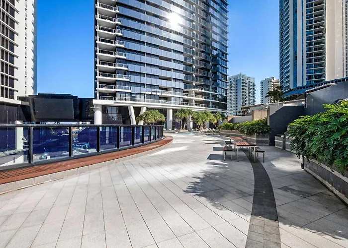 Circle On Cavill Surfers Paradise- 3 Bedroom Spa Apartment Gold Coast
