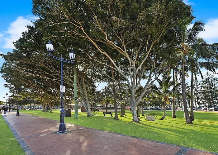 Pacific Regis Beachfront Holiday Apartments Gold Coast